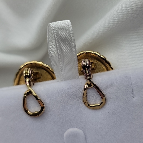 Vintage Faux Pearl Gold tone Monet Clip on earrings - Picture 5 of 16